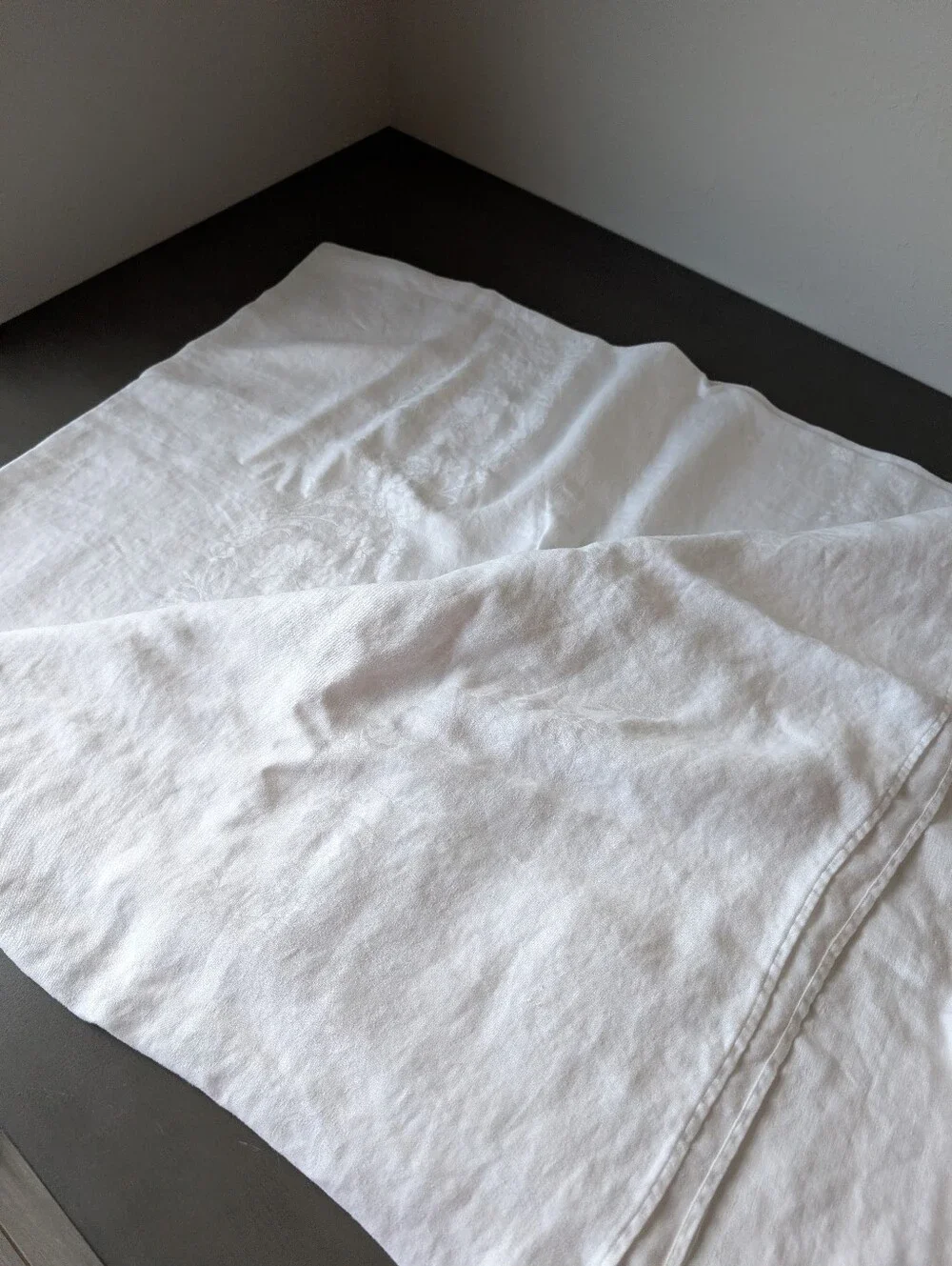 Elegant White Floral Damask Jacquard Tablecloth 102
